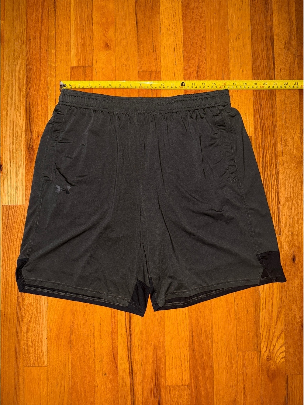 Under Armour Men’s XL Gray Black Athletic Shorts Loose Fit 9” Inseam